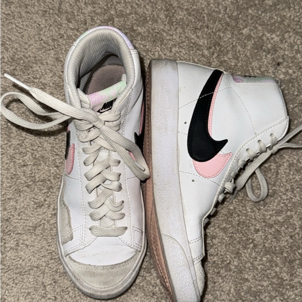 Nike White and Pink Sneakers